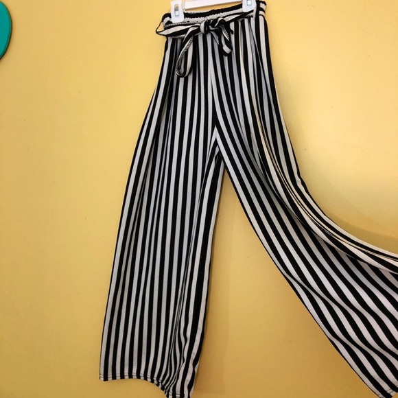 Super Cute Flowy Wide Summer Pants! 🖤 - Picture 3 of 4